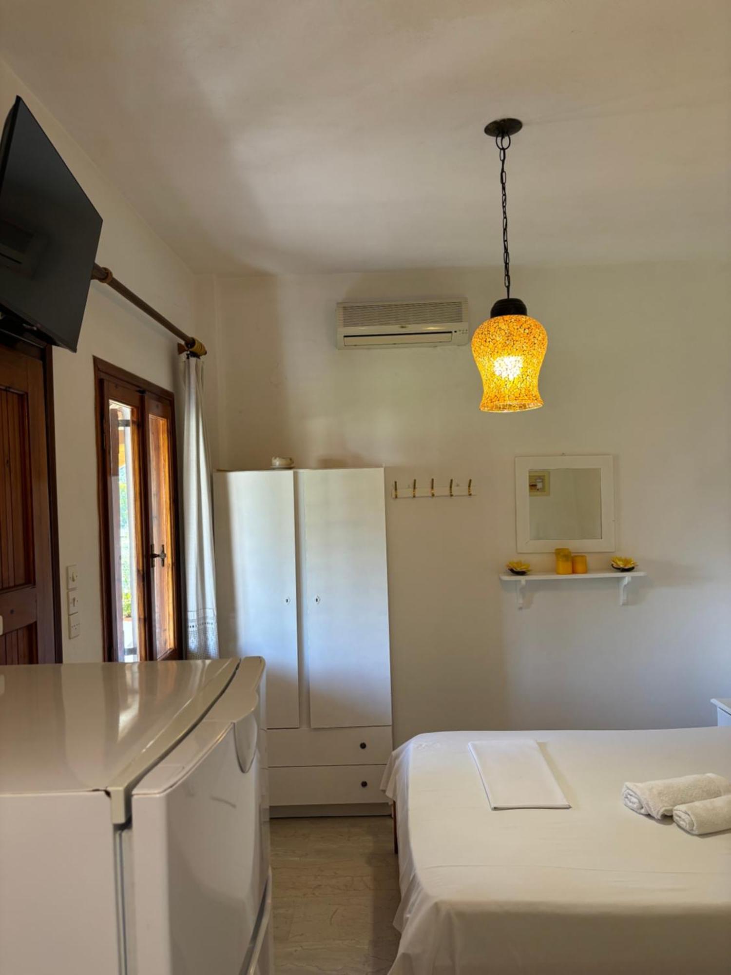 Marias Apartments Vasiliká الغرفة الصورة